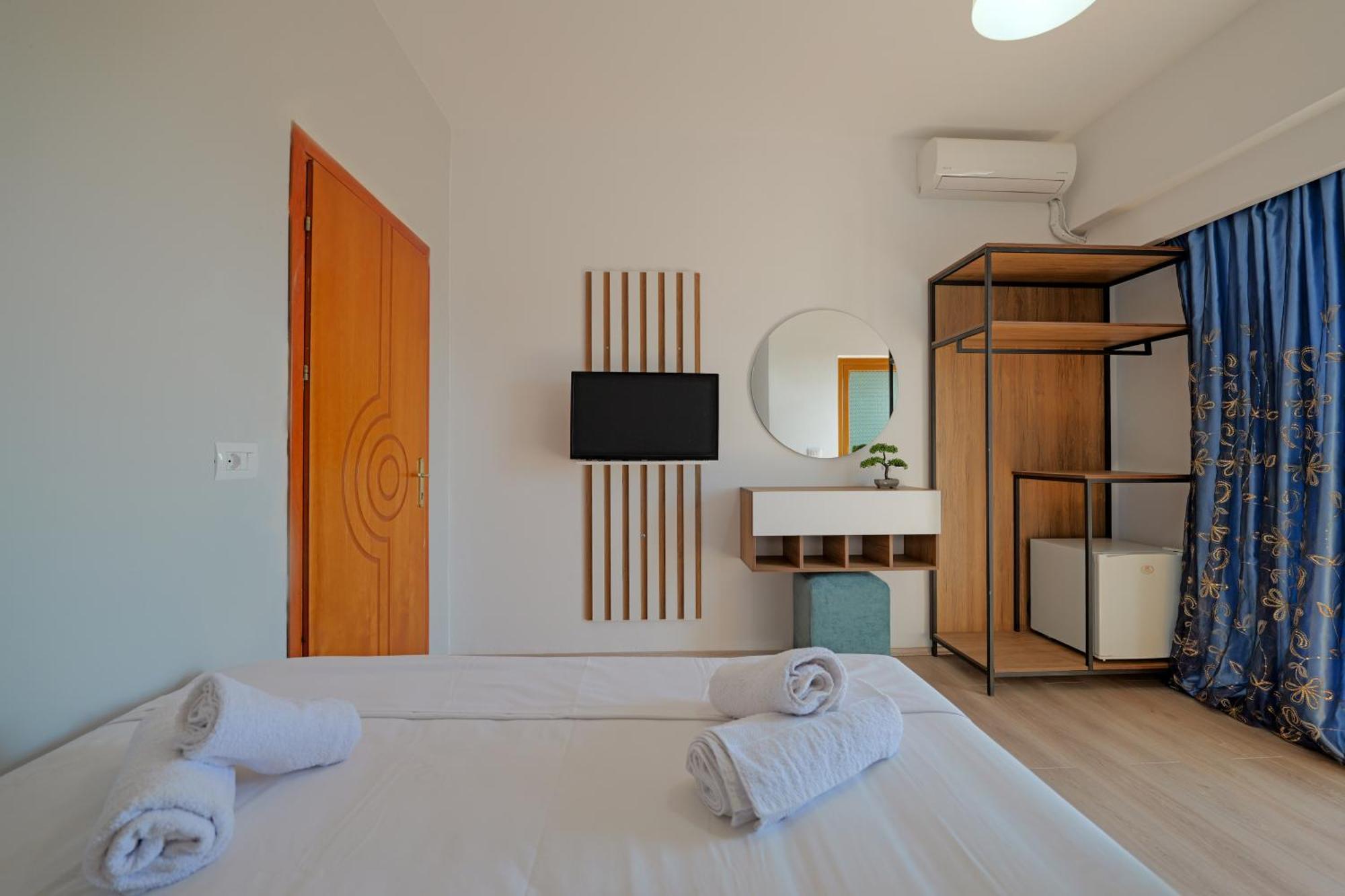 Hotel Holiday Σαράντα Εξωτερικό φωτογραφία